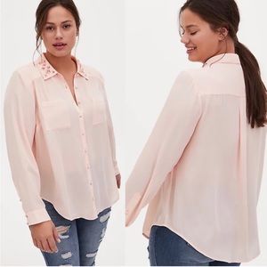 TORRID Madison Light Pink Embellished Collar Blouse NWT Chiffon Button U…